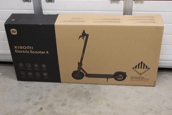 SALE OUT. Xiaomi Electric Scooter 4