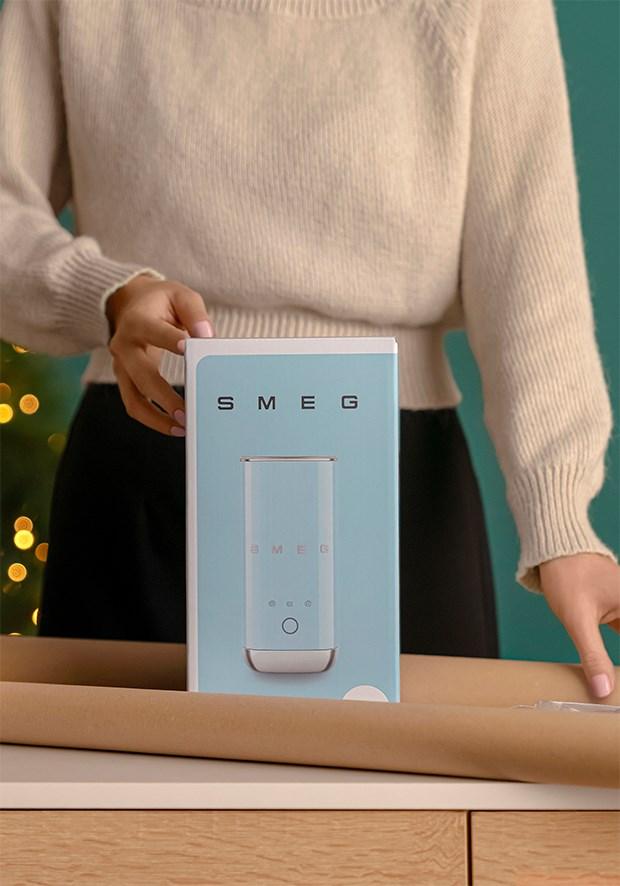 Smeg MFF02CREU milk frother/warmer Automatic milk