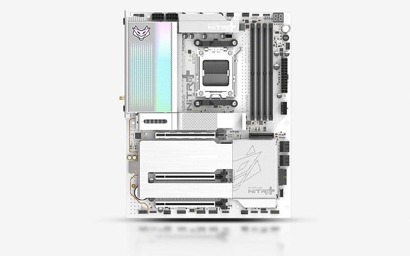SAPPHIRE NITRO+ X870EA PHANTOMLINK P.E